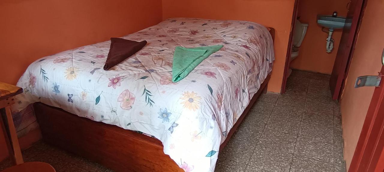 Hospedaje Santo Domingo Panajachel Extérieur photo