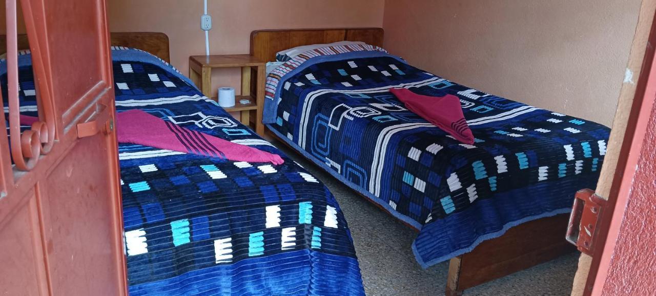 Hospedaje Santo Domingo Panajachel Extérieur photo