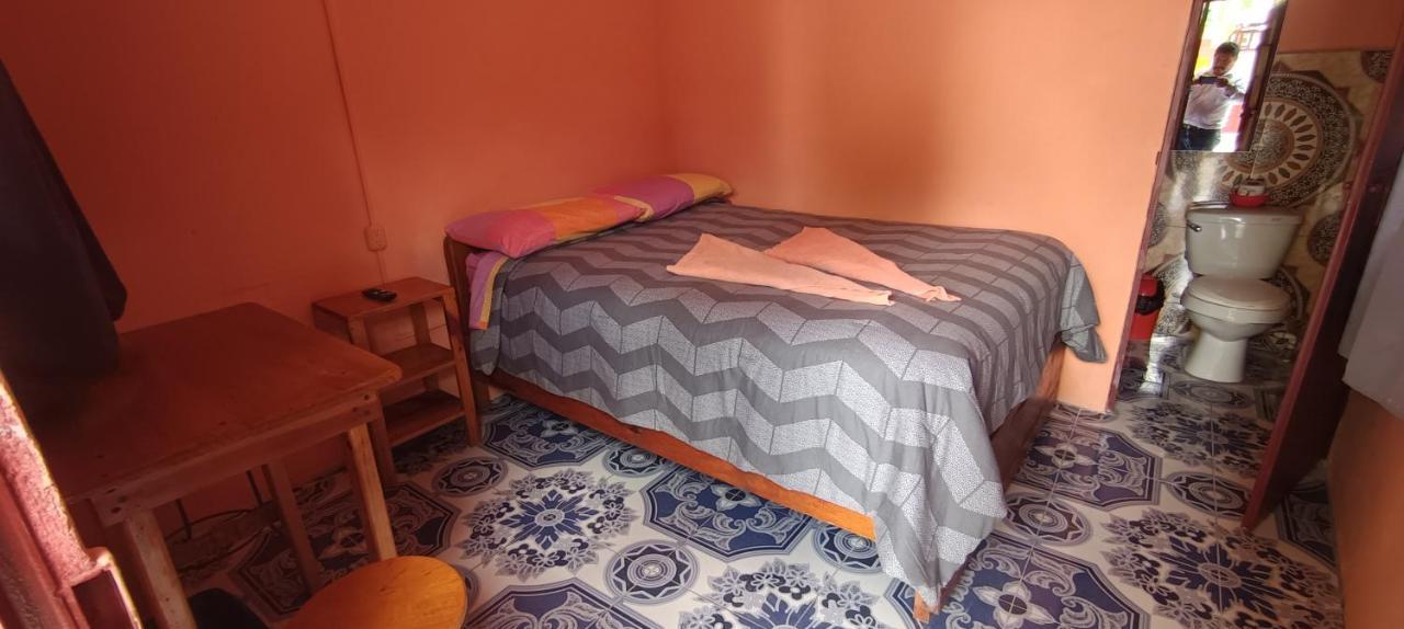Hospedaje Santo Domingo Panajachel Extérieur photo