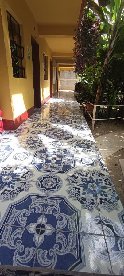 Hospedaje Santo Domingo Panajachel Extérieur photo