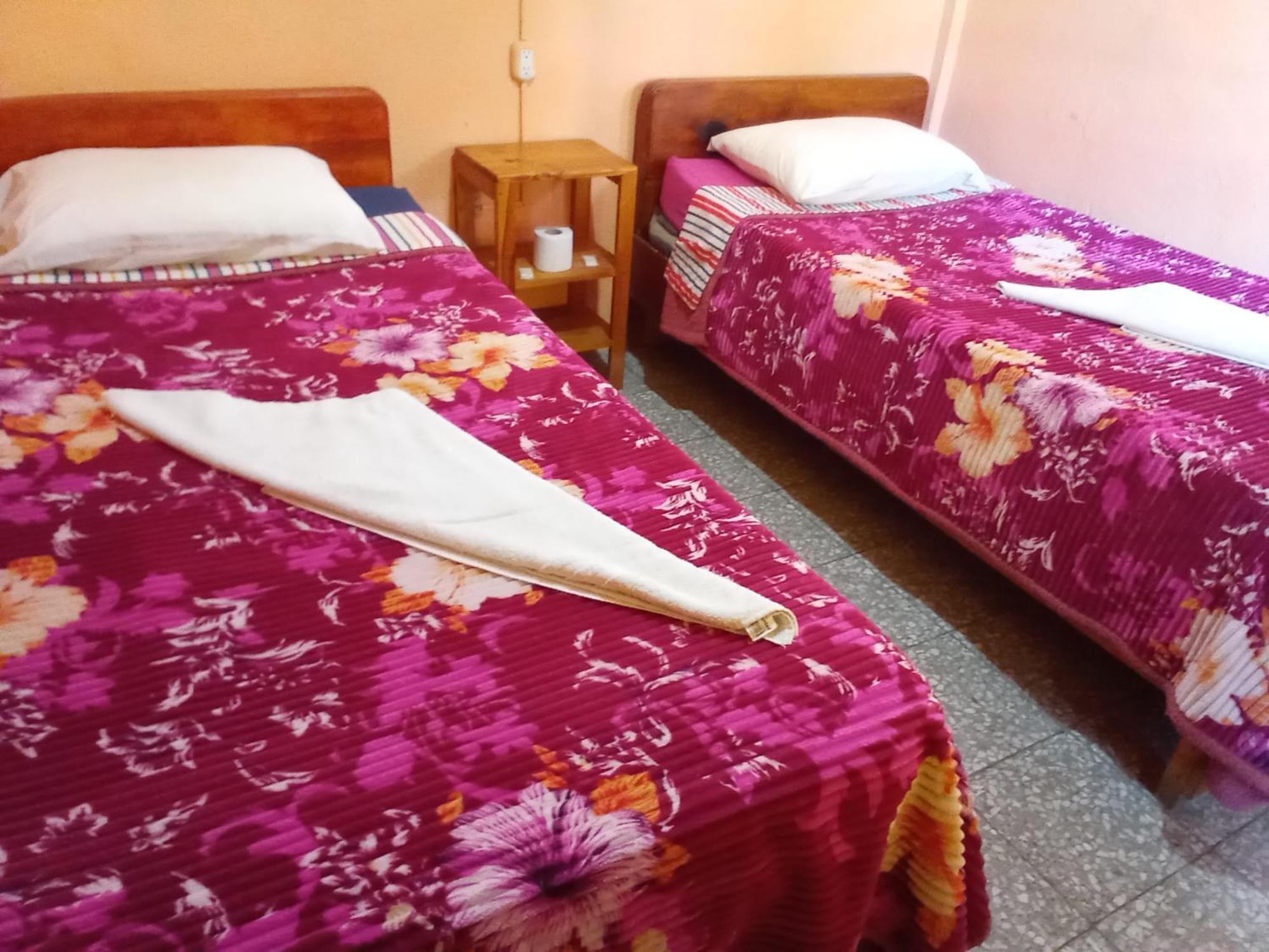 Hospedaje Santo Domingo Panajachel Extérieur photo