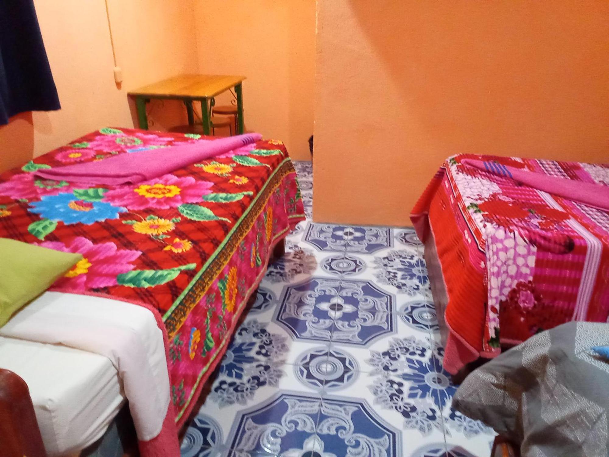Hospedaje Santo Domingo Panajachel Extérieur photo