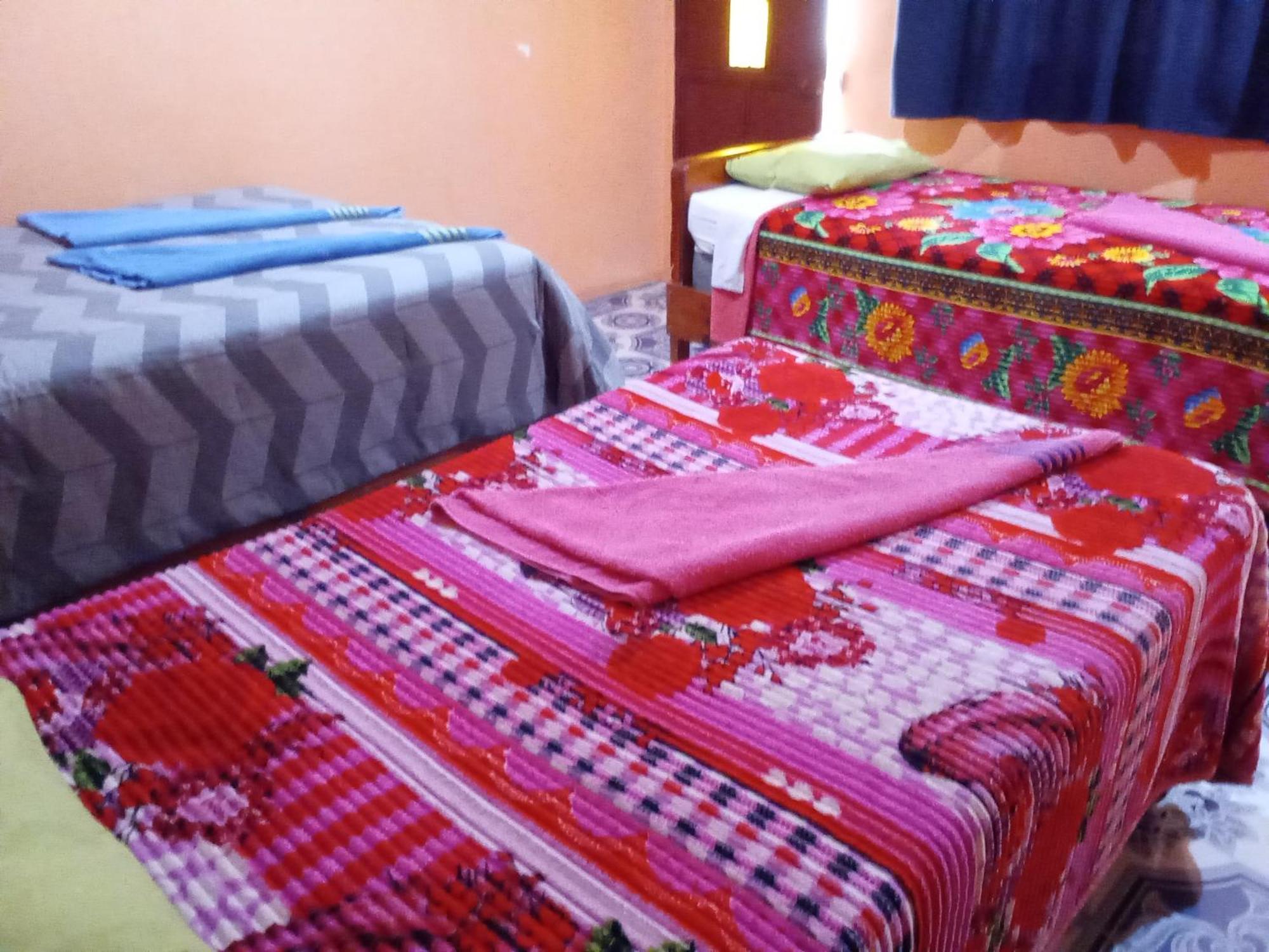 Hospedaje Santo Domingo Panajachel Extérieur photo