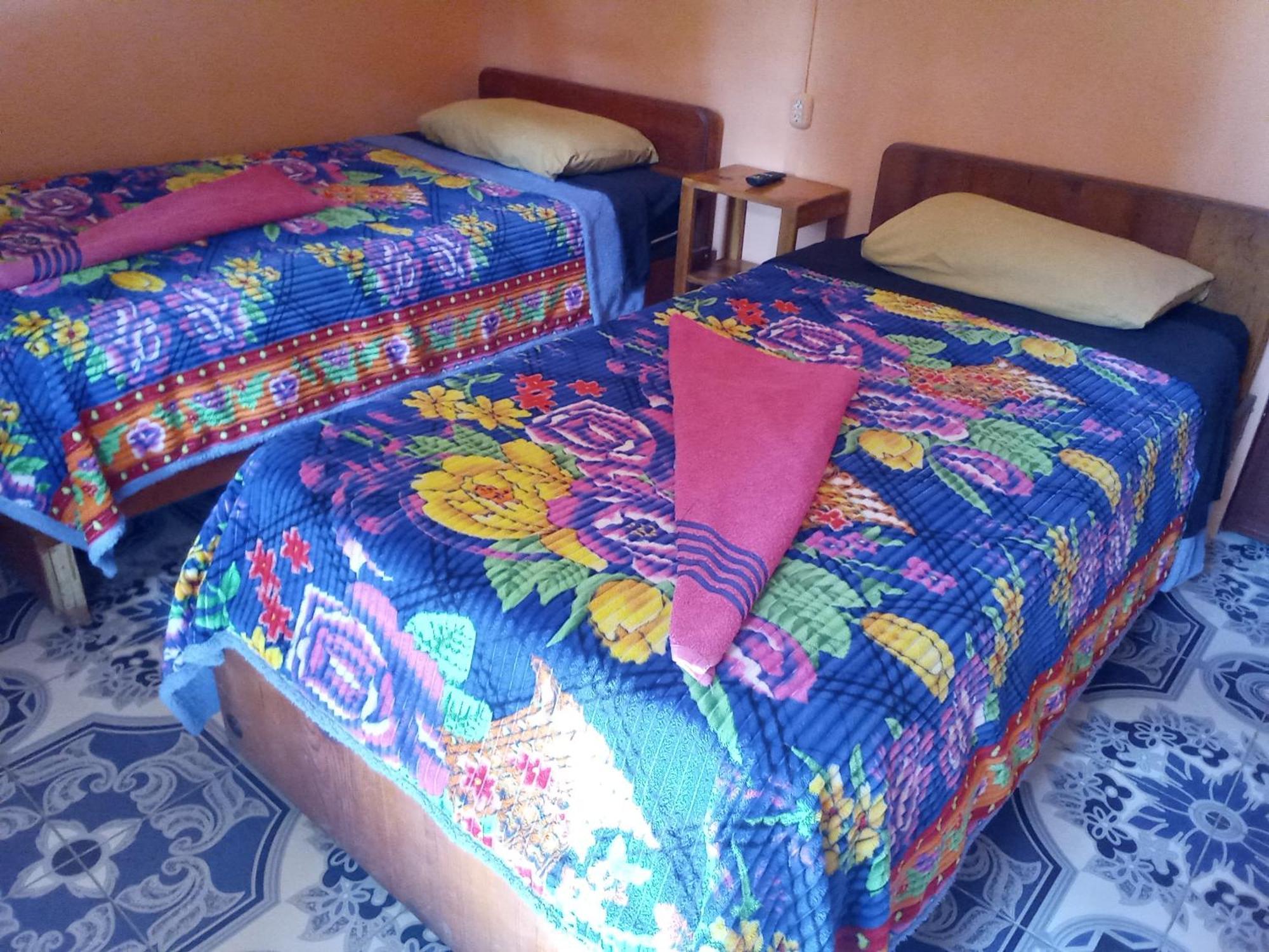 Hospedaje Santo Domingo Panajachel Extérieur photo