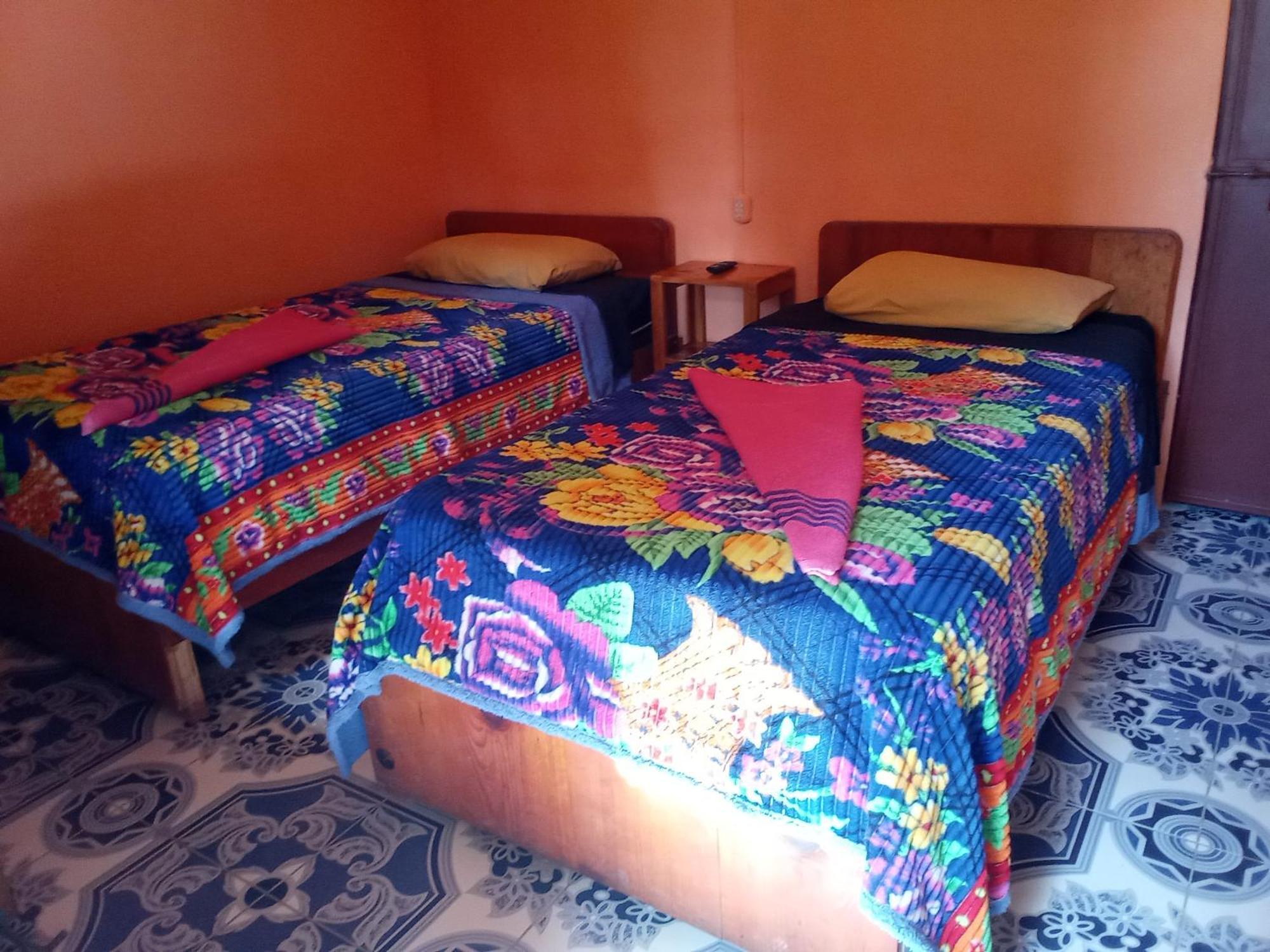 Hospedaje Santo Domingo Panajachel Extérieur photo