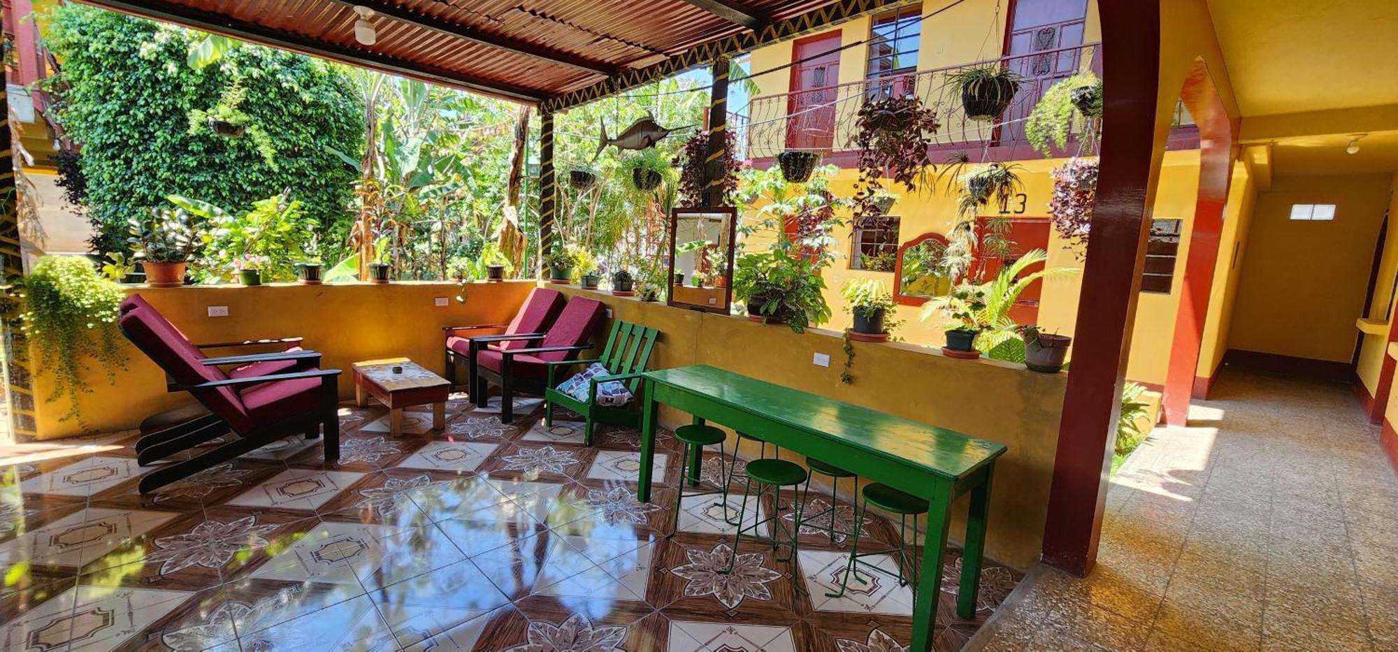 Hospedaje Santo Domingo Panajachel Extérieur photo