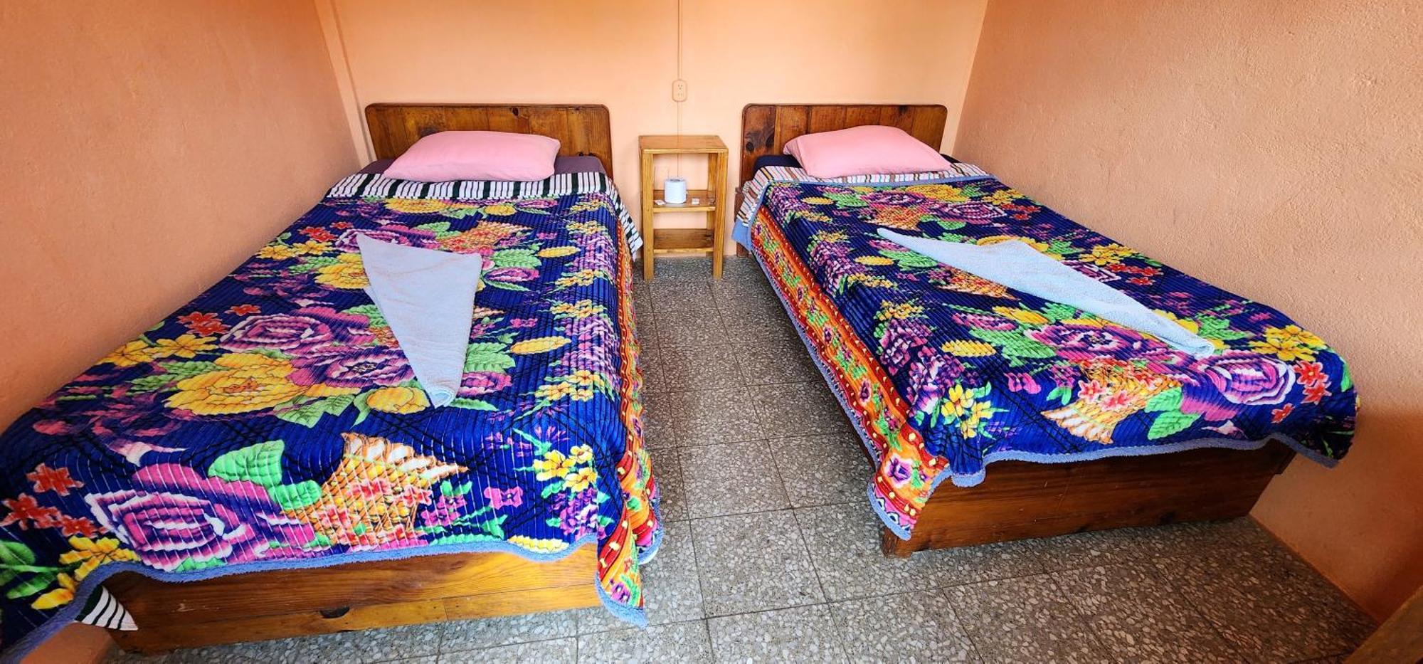 Hospedaje Santo Domingo Panajachel Extérieur photo