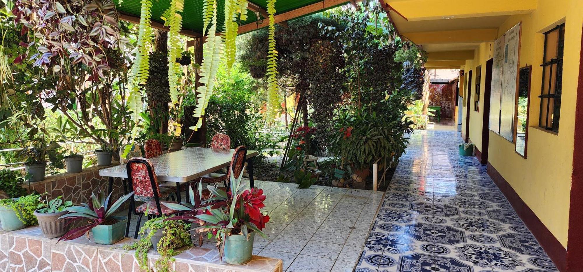Hospedaje Santo Domingo Panajachel Extérieur photo