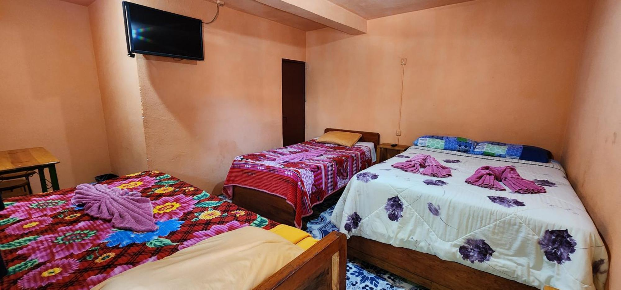 Hospedaje Santo Domingo Panajachel Extérieur photo