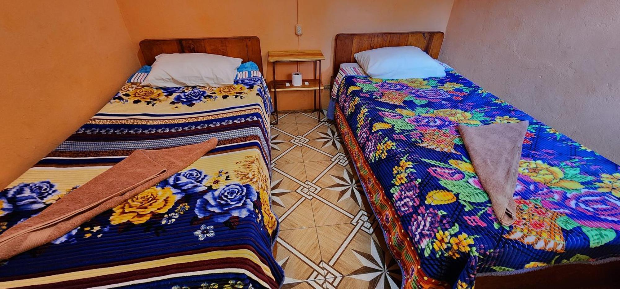 Hospedaje Santo Domingo Panajachel Extérieur photo