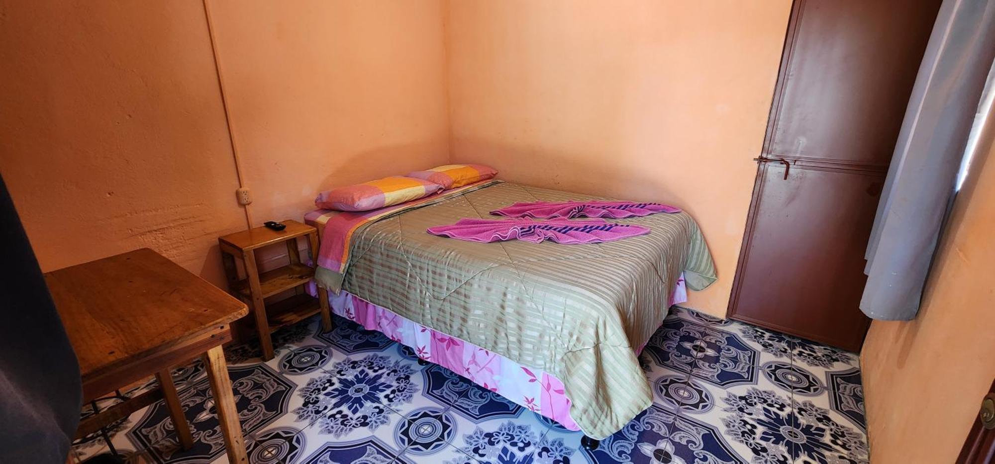 Hospedaje Santo Domingo Panajachel Extérieur photo