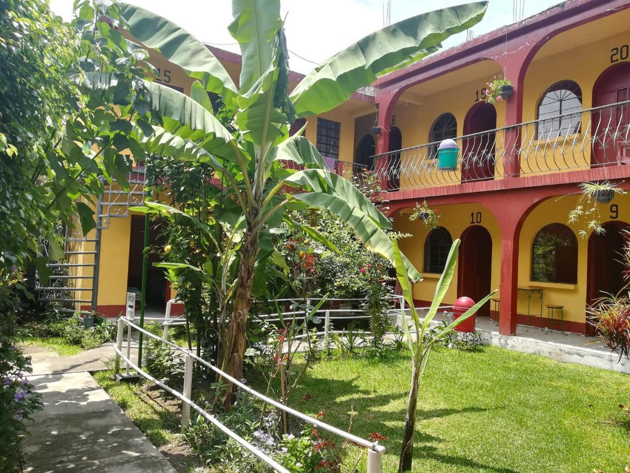 Hospedaje Santo Domingo Panajachel Extérieur photo